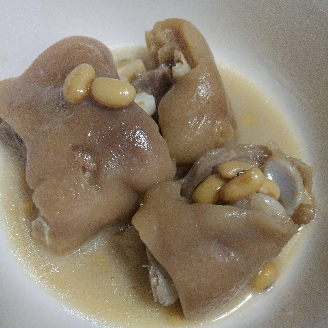 黄豆花生猪脚汤