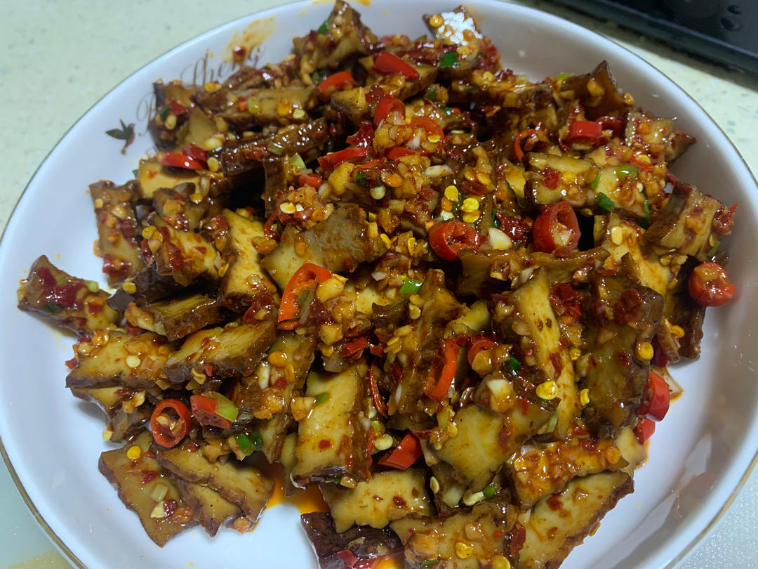 凉拌豆腐干(凉拌菜通用，宝贝儿子“念念不忘”之二,他喜欢的“微微辣”级别)