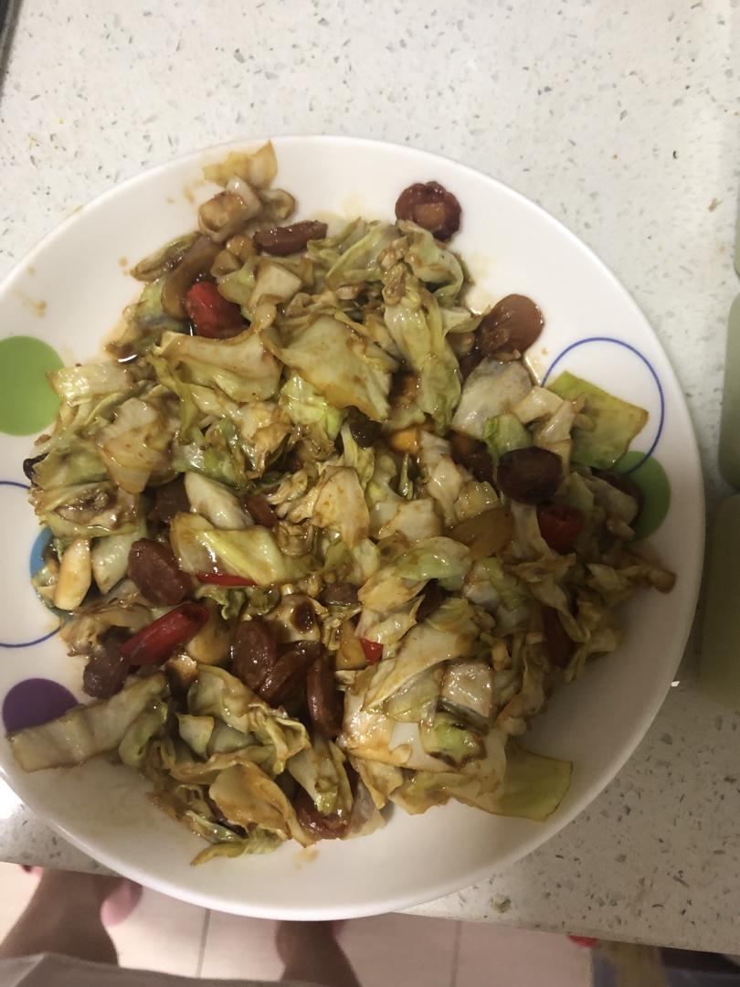 腊肠炒手撕包菜