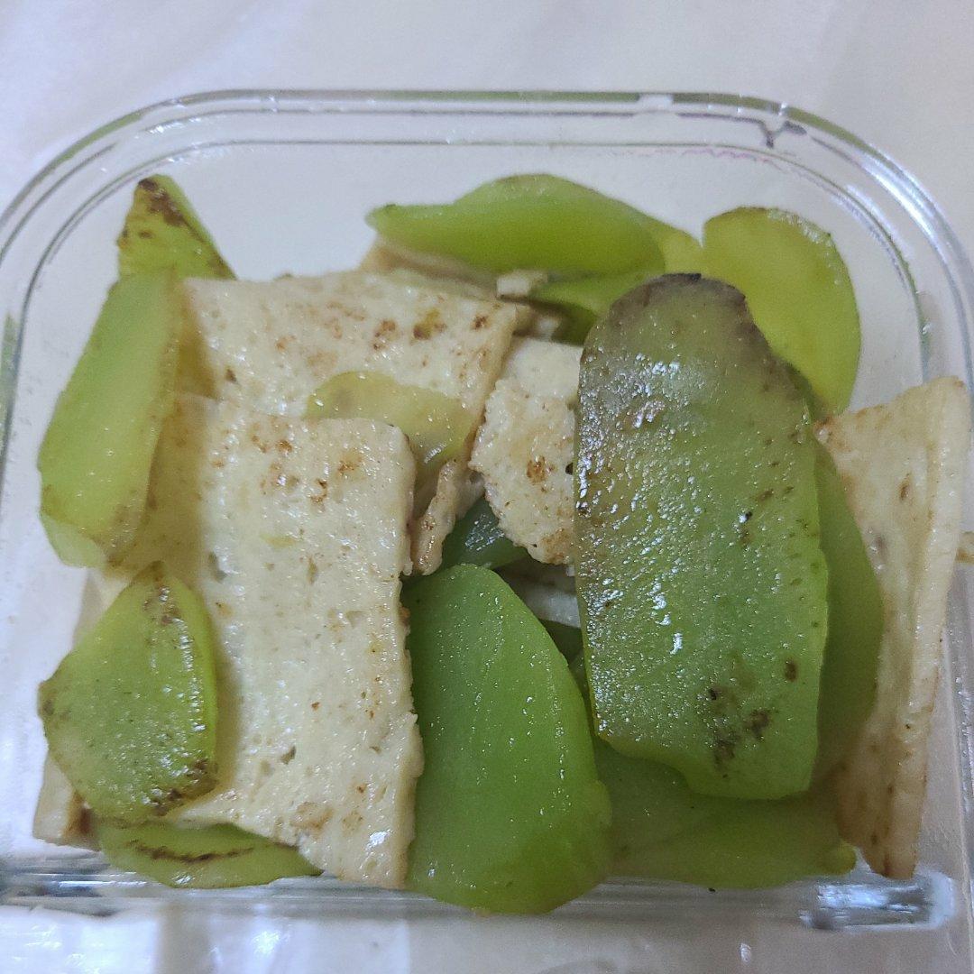 莴笋炒虾糕