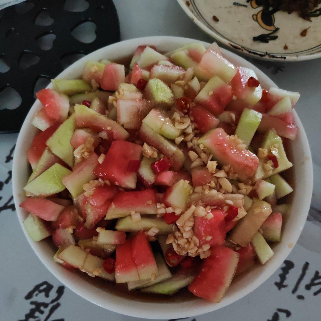 果然是来报恩的🍉酸爽脆口的凉拌西瓜皮也太好吃了吧！