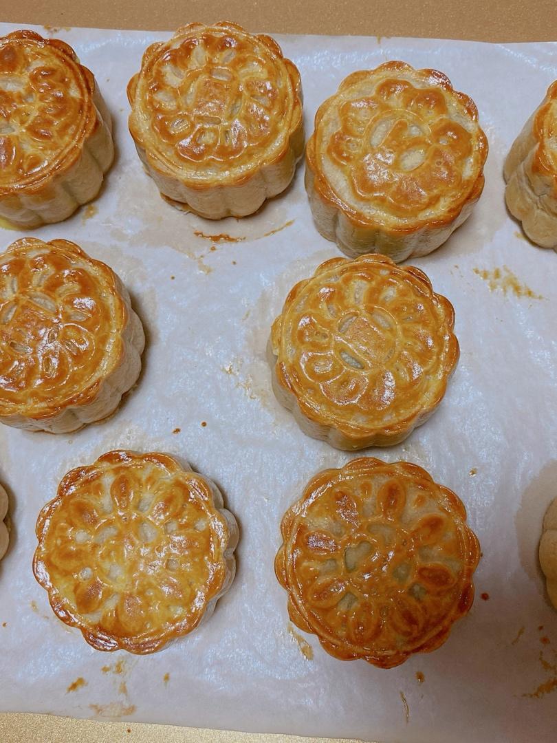 广式月饼—蛋黄莲蓉月饼