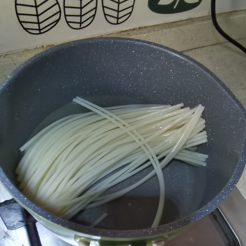 新疆炒米粉的做法 步骤5