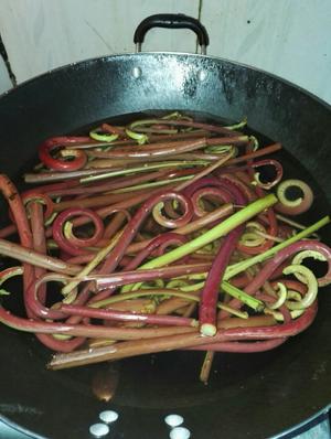 猪油蒜末炒尺结（蕨菜）的做法 步骤1
