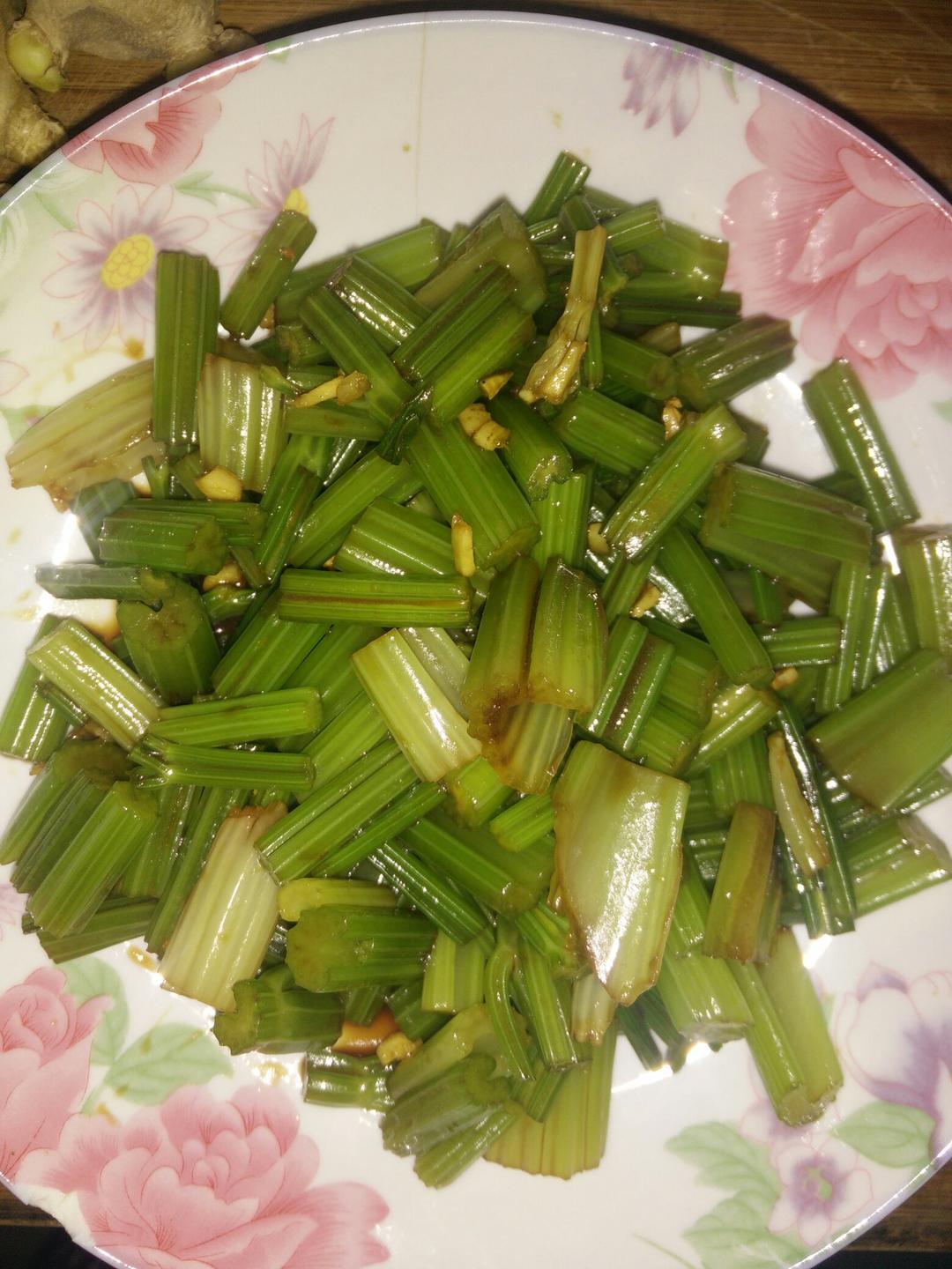 凉拌芹菜（简洁版）