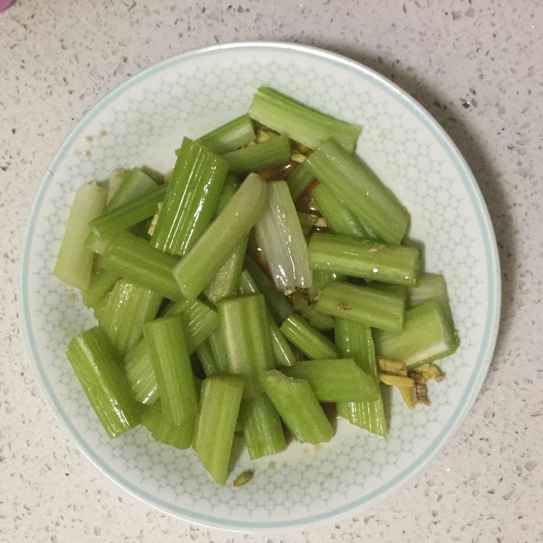 凉拌芹菜（简洁版）