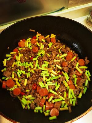 下饭菜——蒜苔肉糜火腿肠的做法 步骤3