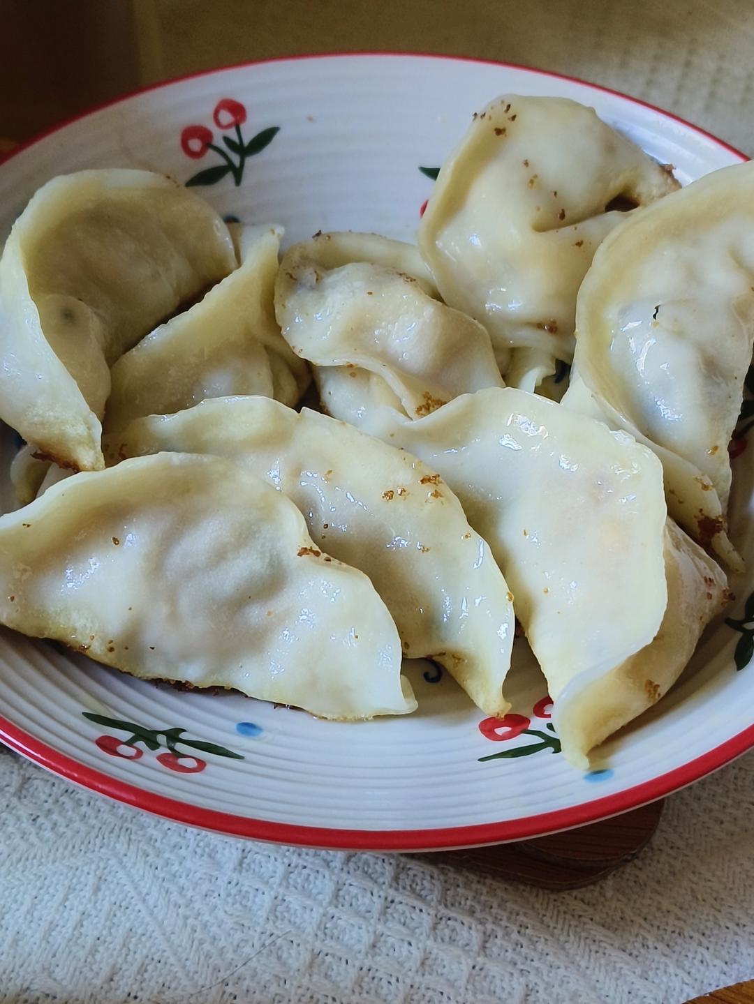 酸奶浇汁牛肉煎饺
