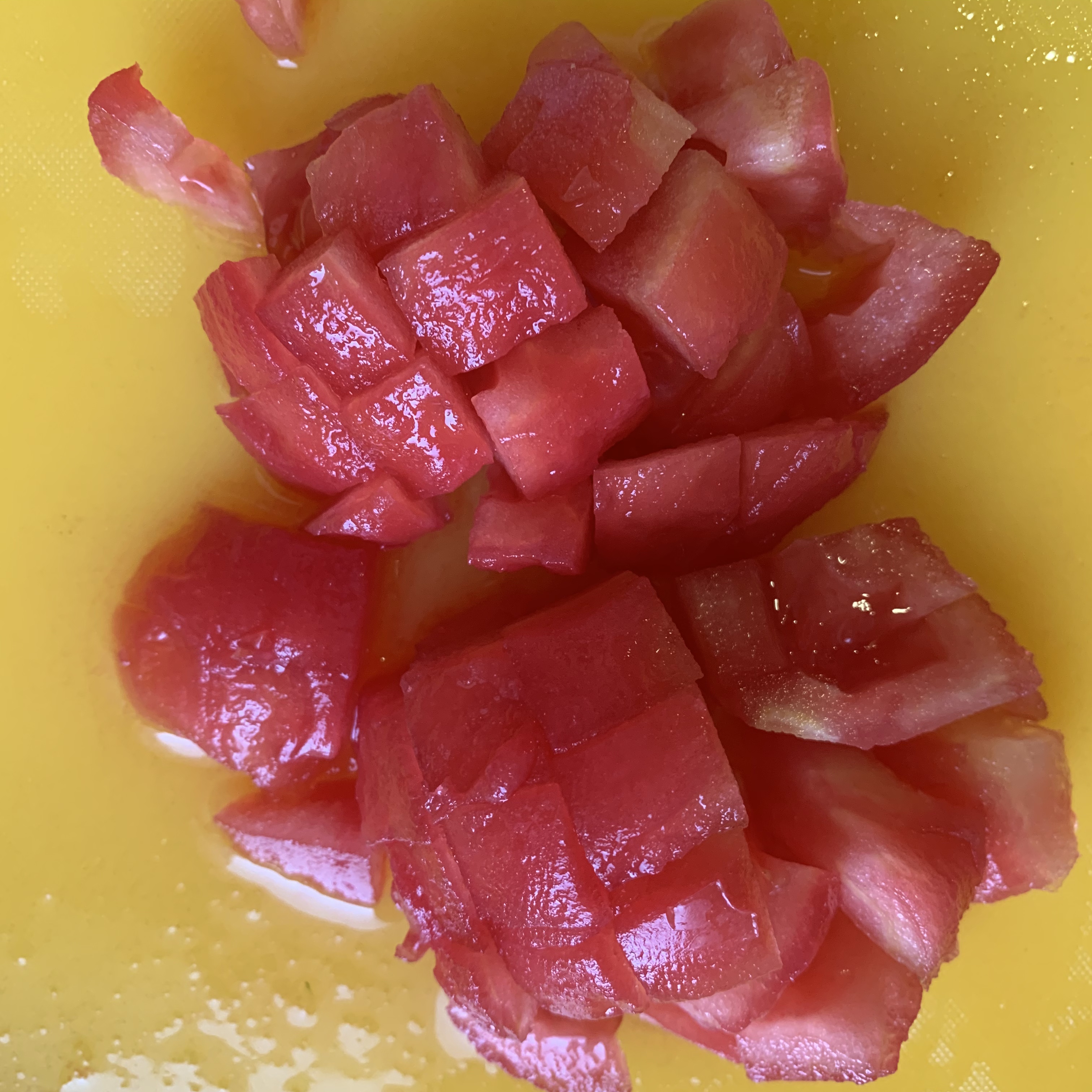 超好吃的泡面做法：番茄菠菜咖喱泡面的做法 步骤1