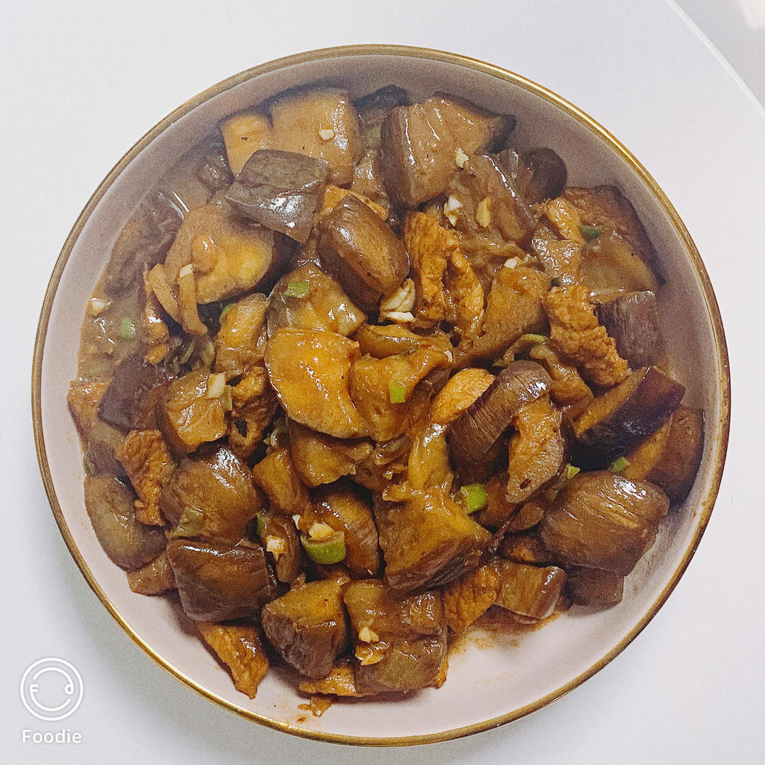 超级无敌好吃茄子炒肉丁，研究了尝试了很多次才发现最最最成功的做法哦，想吃的朋友们赶紧试一试吧！