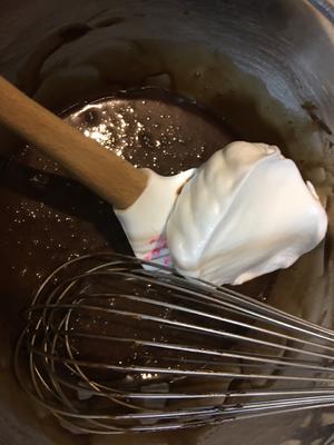 超浓郁卷不裂的巧克力蛋糕卷的做法 步骤9