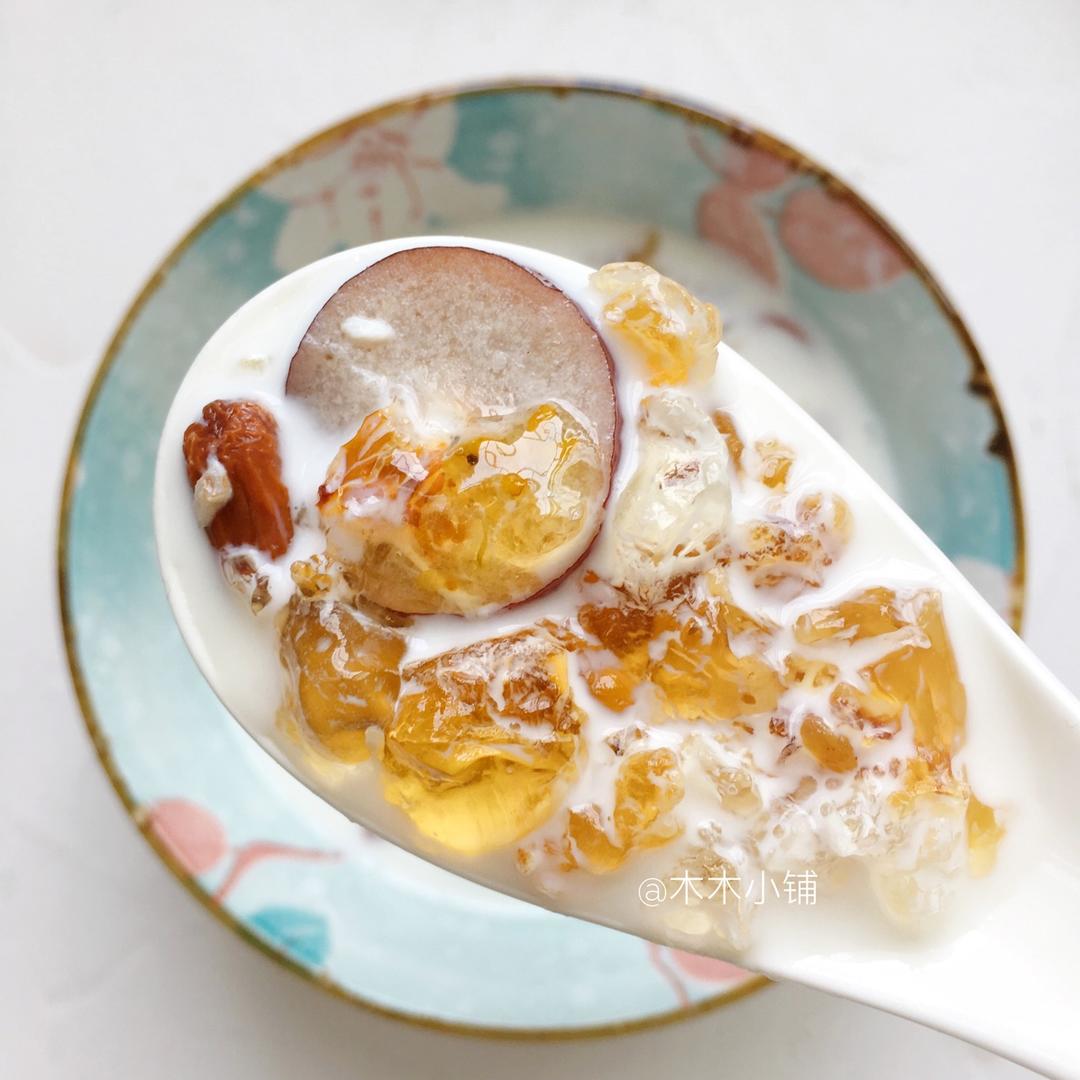 冰糖牛奶桃胶枸杞红枣桂花羹