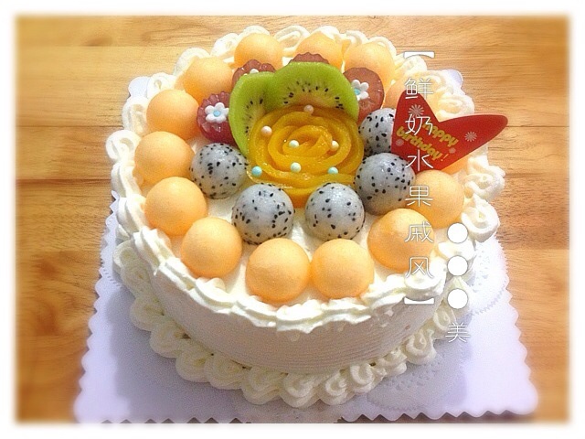 奶油水果装饰蛋糕