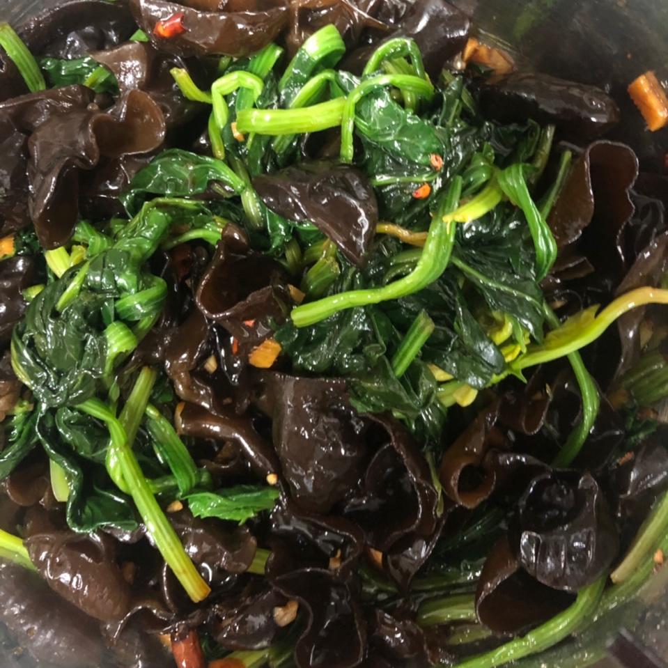 菠菜拌木耳