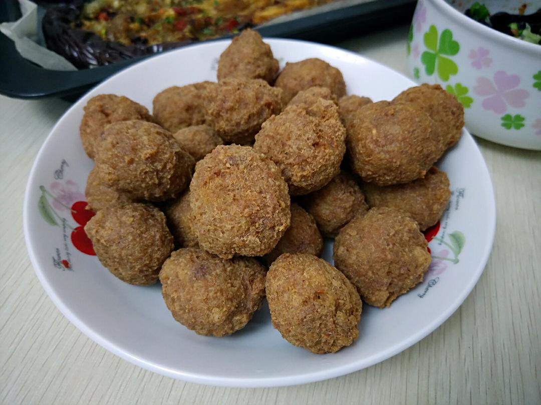 香炸豆腐肉丸子