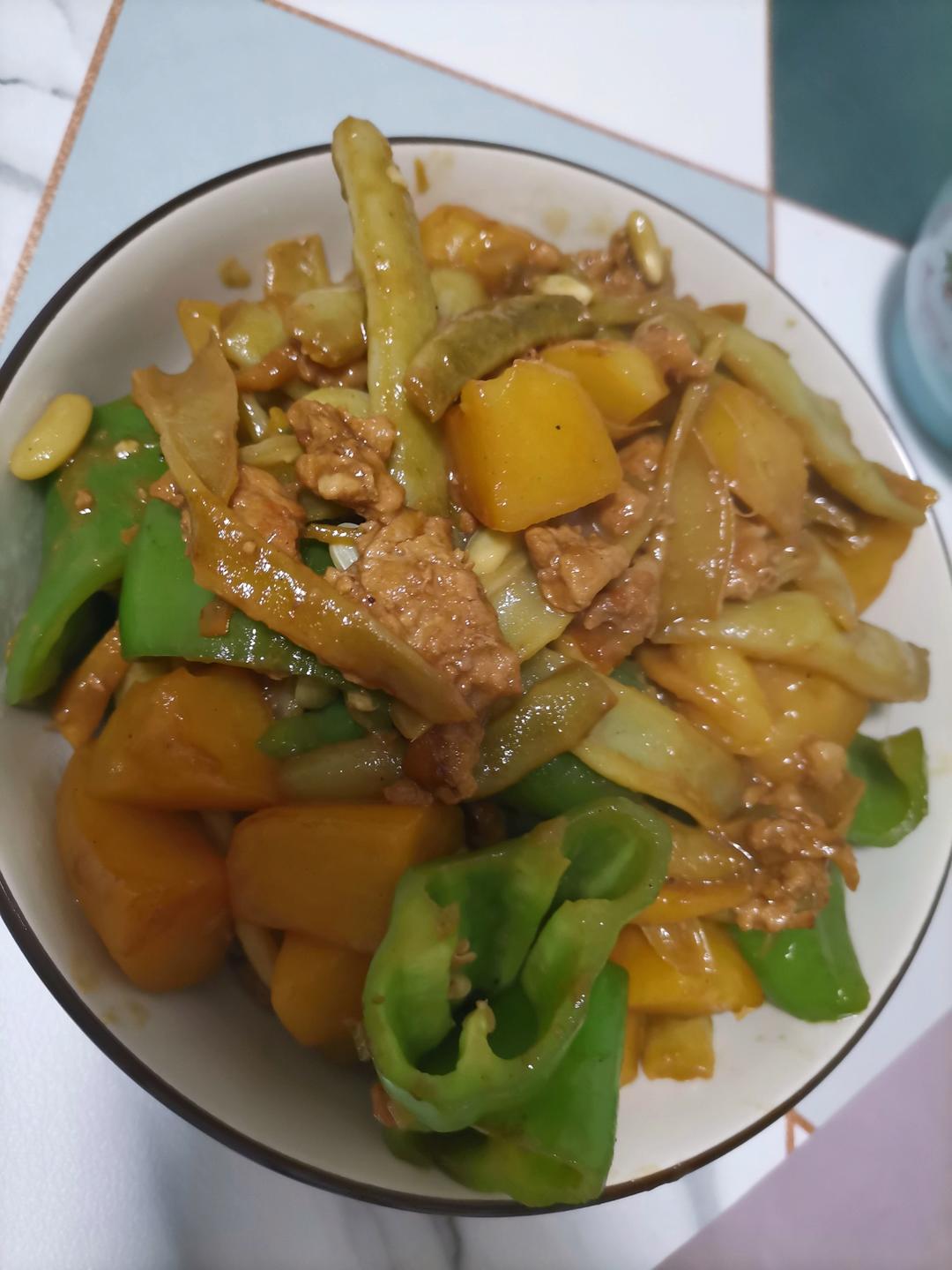 五花肉土豆炖豆角