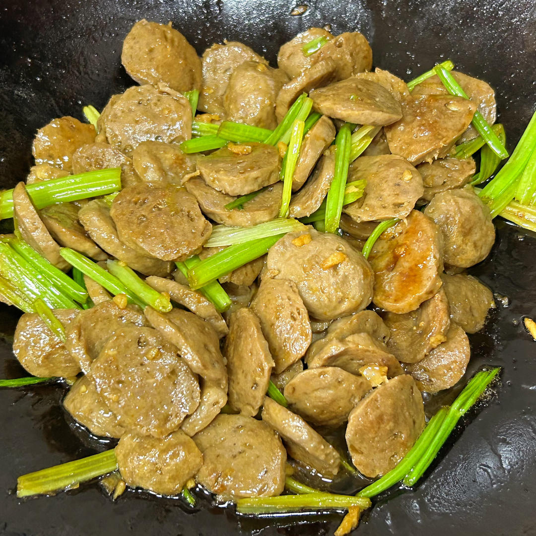 巨下饭的家常菜~牛肉丸这样吃，父母小孩都喜欢~