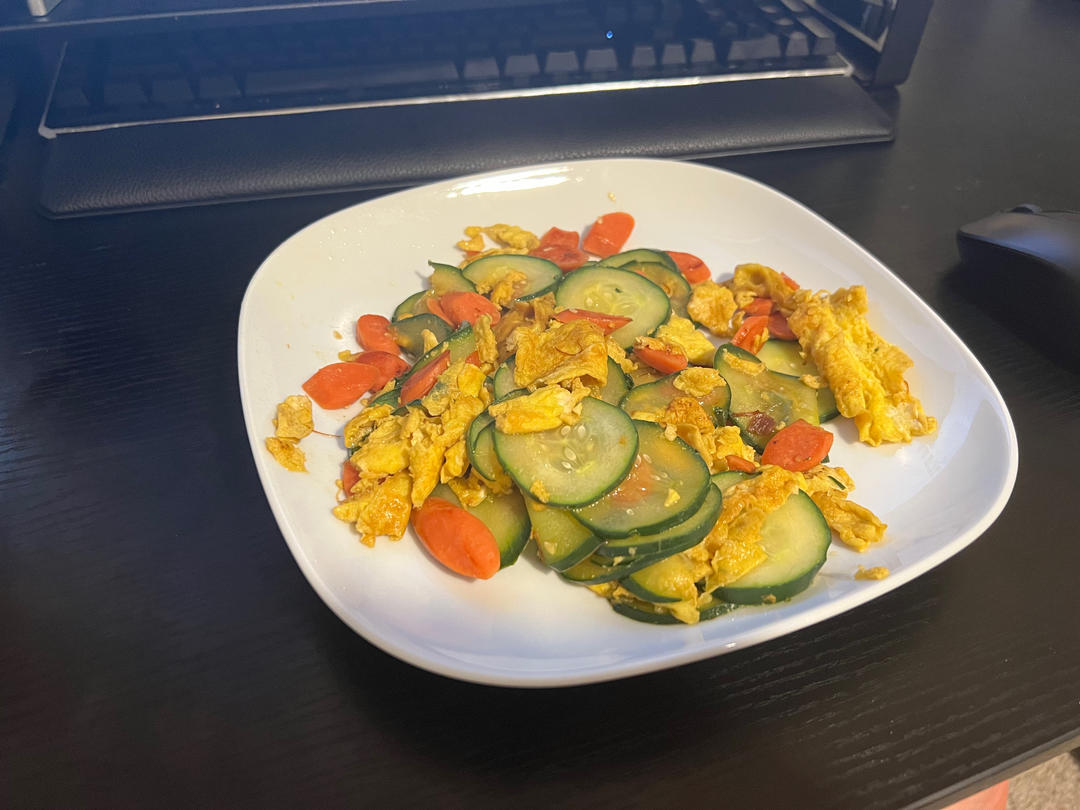 五分钟下饭菜黄瓜火腿炒鸡蛋