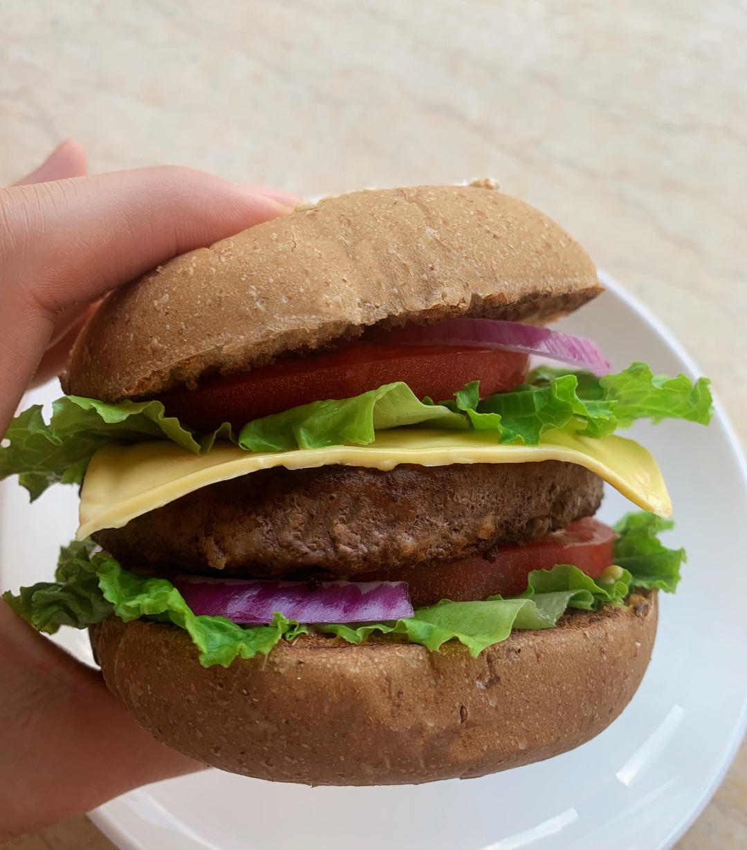 牛肉汉堡 煎出香嫩多汁的牛肉饼