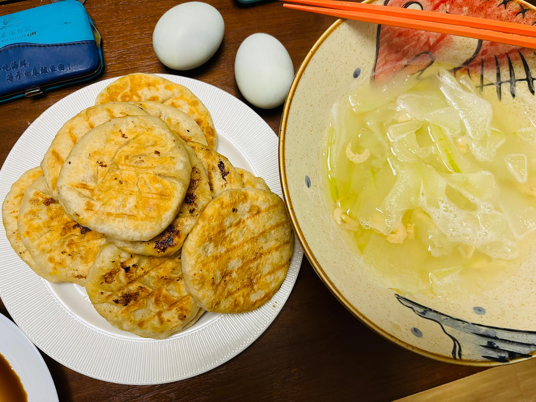 会连续吃八个的萝卜馅饼