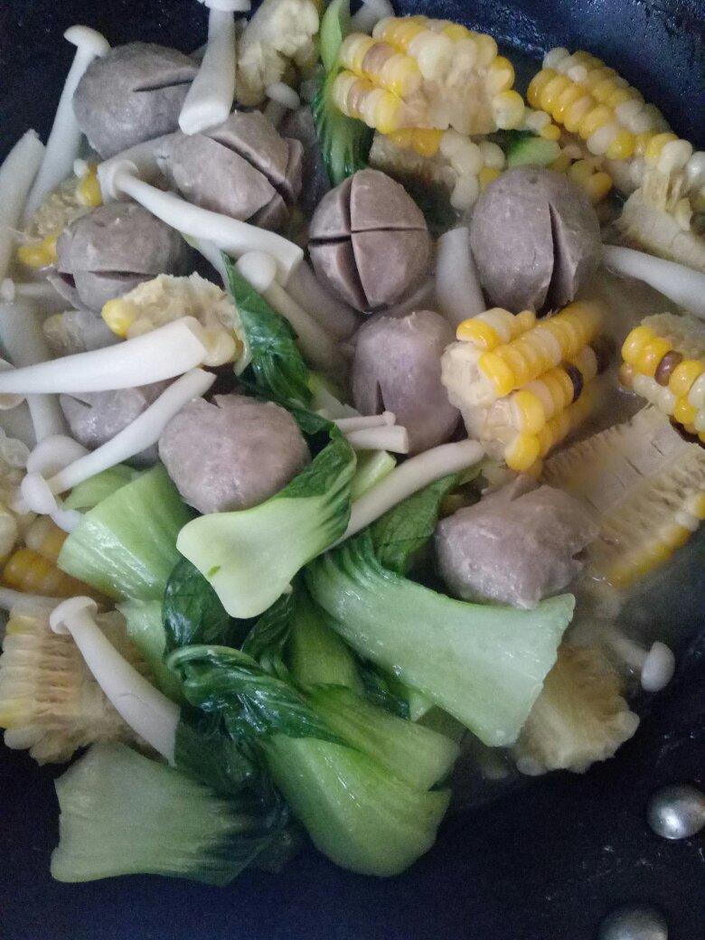 蚝油杂菇牛肉丸煲