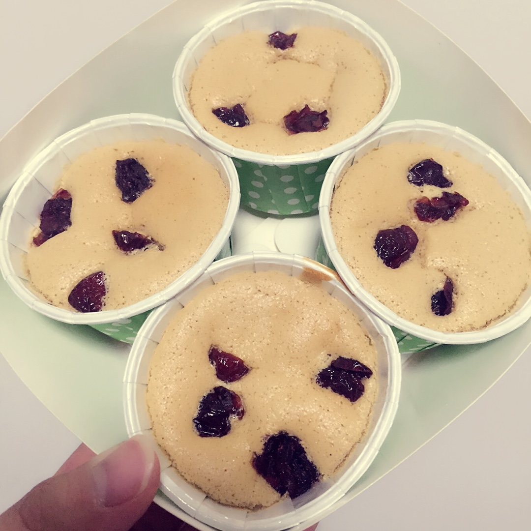 戚风杯子蛋糕^_^不开裂不回缩喔～