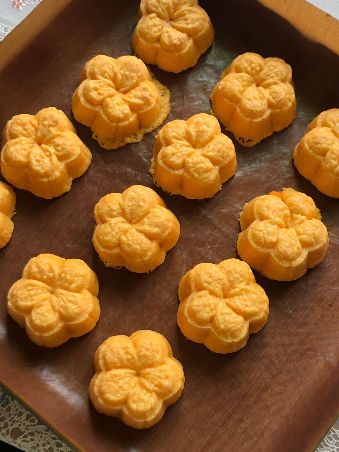 💃奶黄流心月饼——这是可以让你坐稳朋友圈厨霸位置的月饼🥮，没人点赞算我输👎