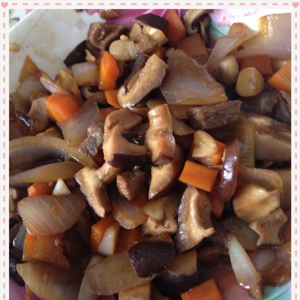 胡萝卜香菇炒肉片