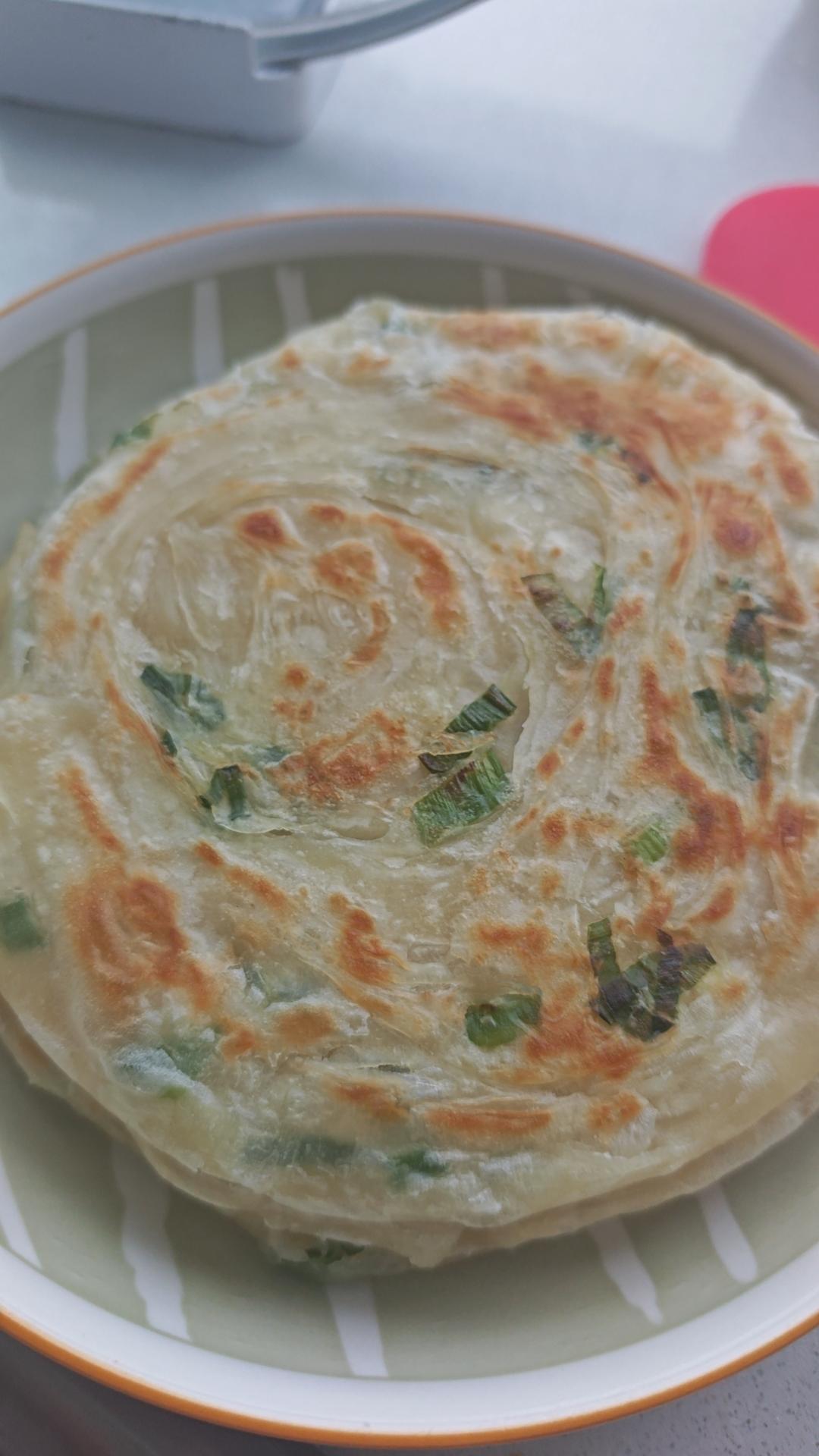 家常葱油饼 柔软多层 凉了也不硬 附细节视频详解