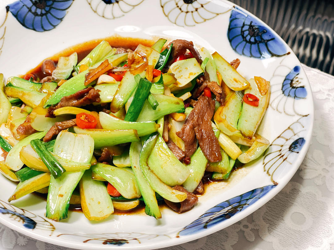 青菜梗炒肉的做法