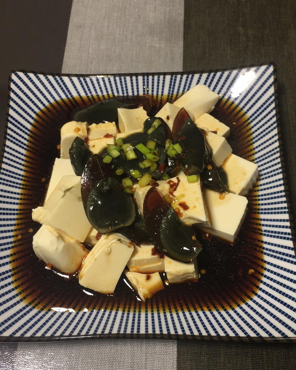 凉拌皮蛋豆腐