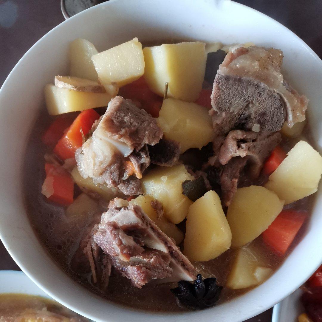 土豆炖排骨