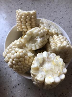 山药玉米排骨汤的做法 步骤1