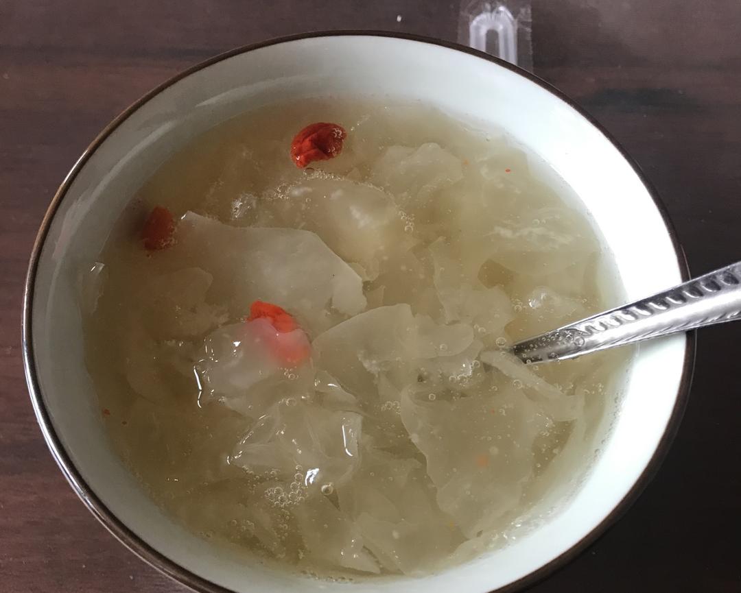 银耳汤快速泡发出胶的密诀的做法