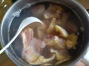 电饭煲香菇炖鸡的做法 步骤2