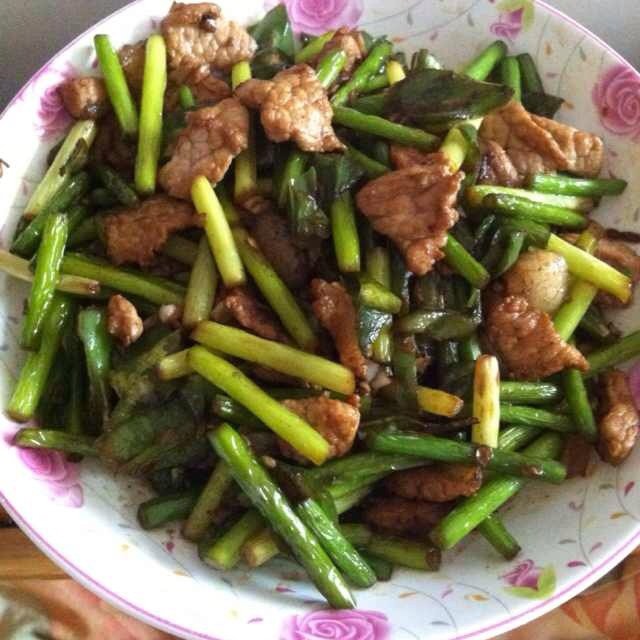 蒜苗炒肉丝