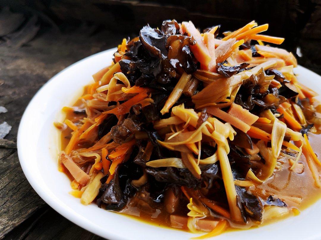 黄花菜木耳炒肉丝