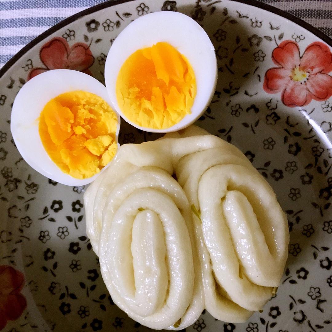 比溏心蛋熟一点的水煮蛋
