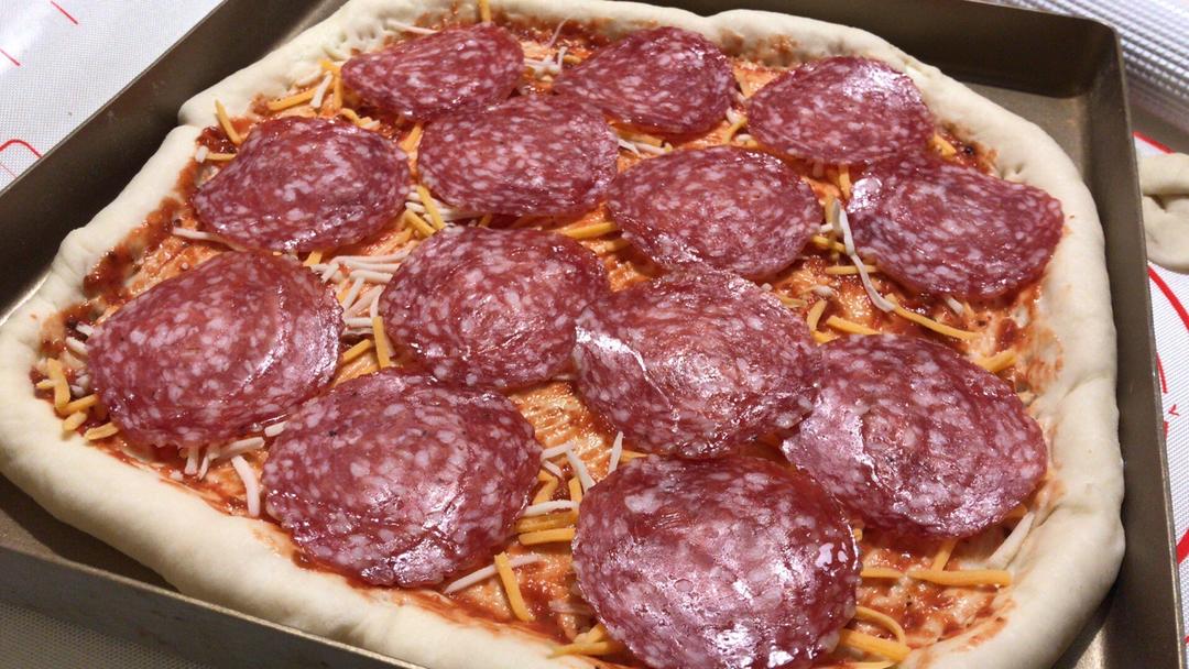 萨拉米薄底披萨 Salami Pizza