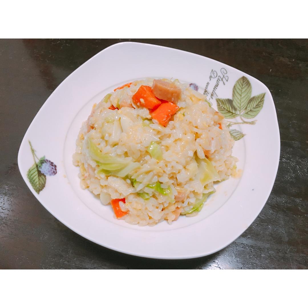 快速简单炒饭——滑蛋火腿肠炒饭