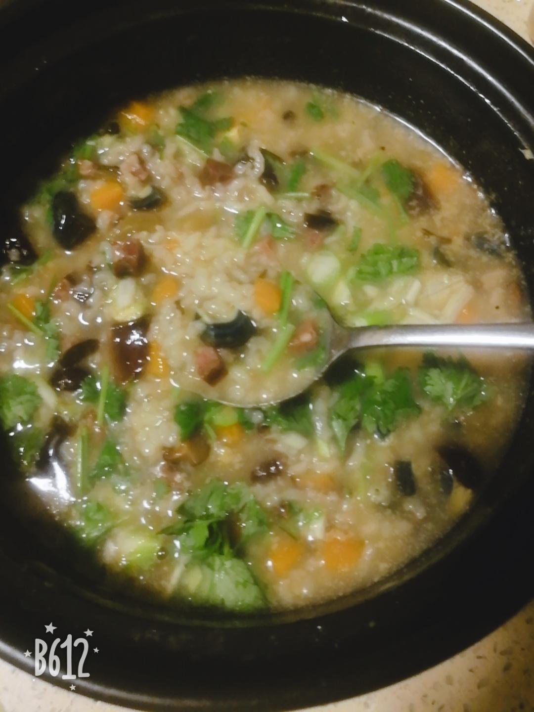皮蛋瘦肉粥的做法