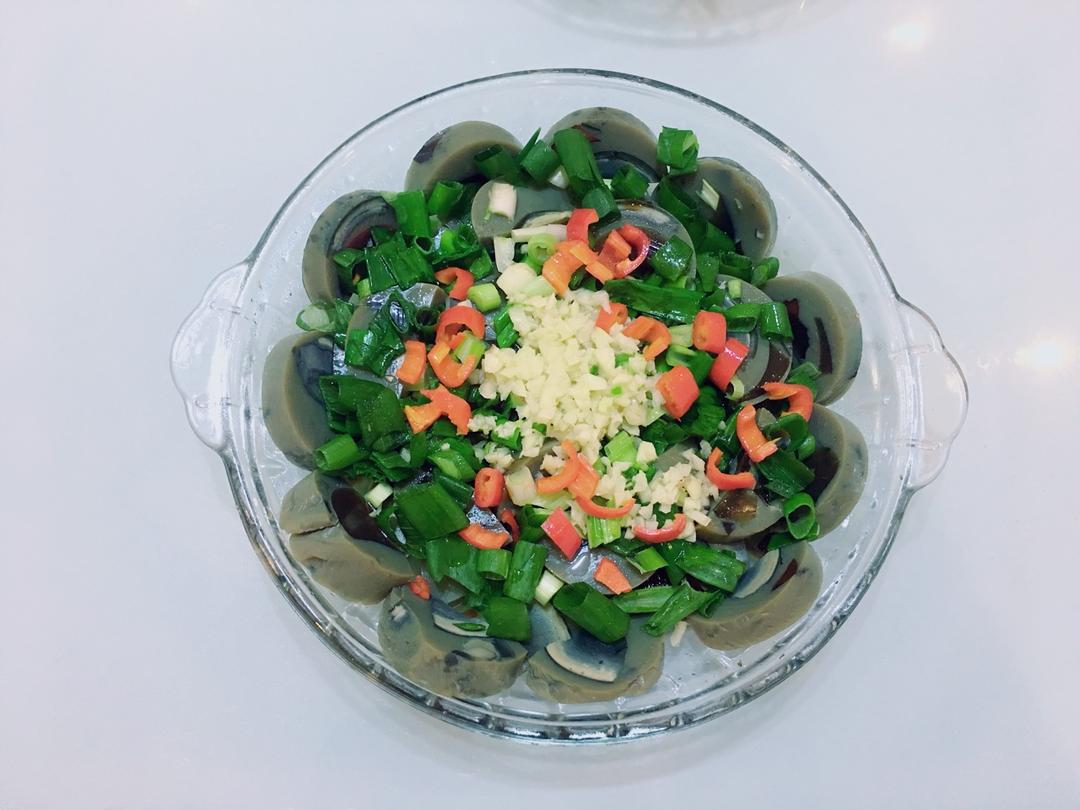 凉拌皮蛋肠