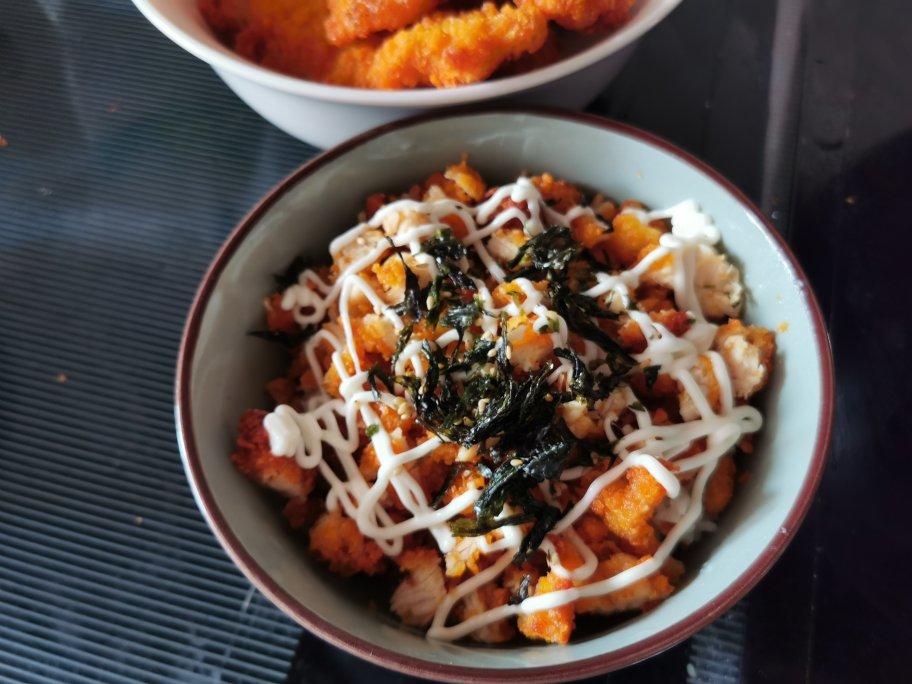 炸鸡沙拉饭