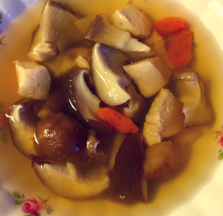 电饭锅香菇鸡汤