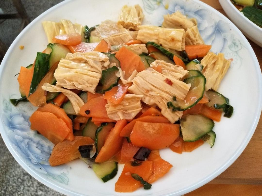 脆嫩可口，开胃下饭的素炒腐竹
