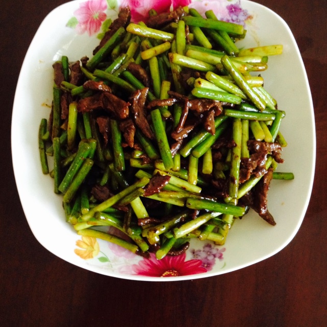 蒜苗炒肉丝
