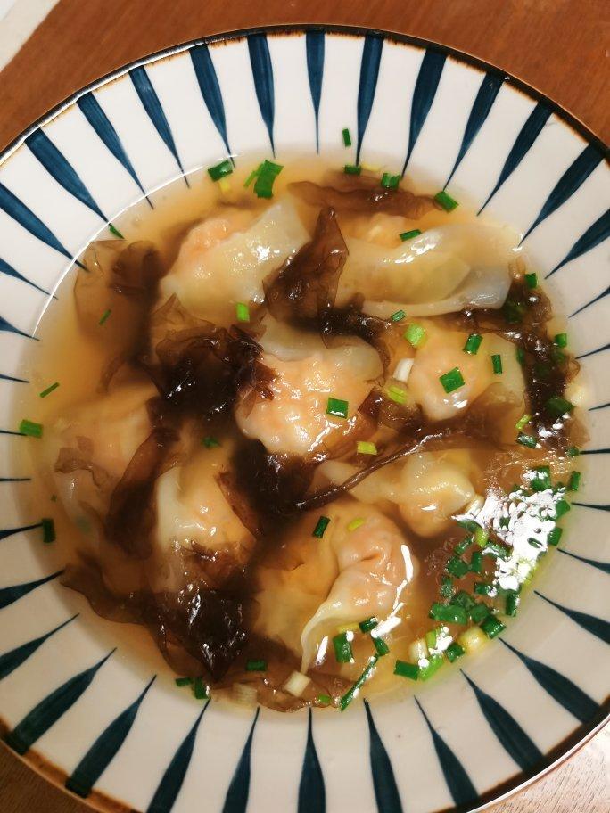 虾仁猪肉胡萝卜馄饨-附剥活虾技巧.几种馄饨包法