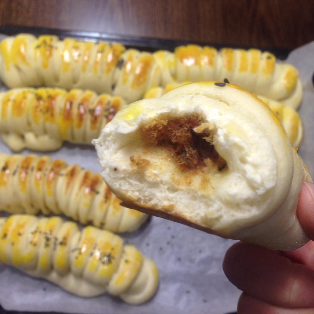 毛毛虫肉松面包