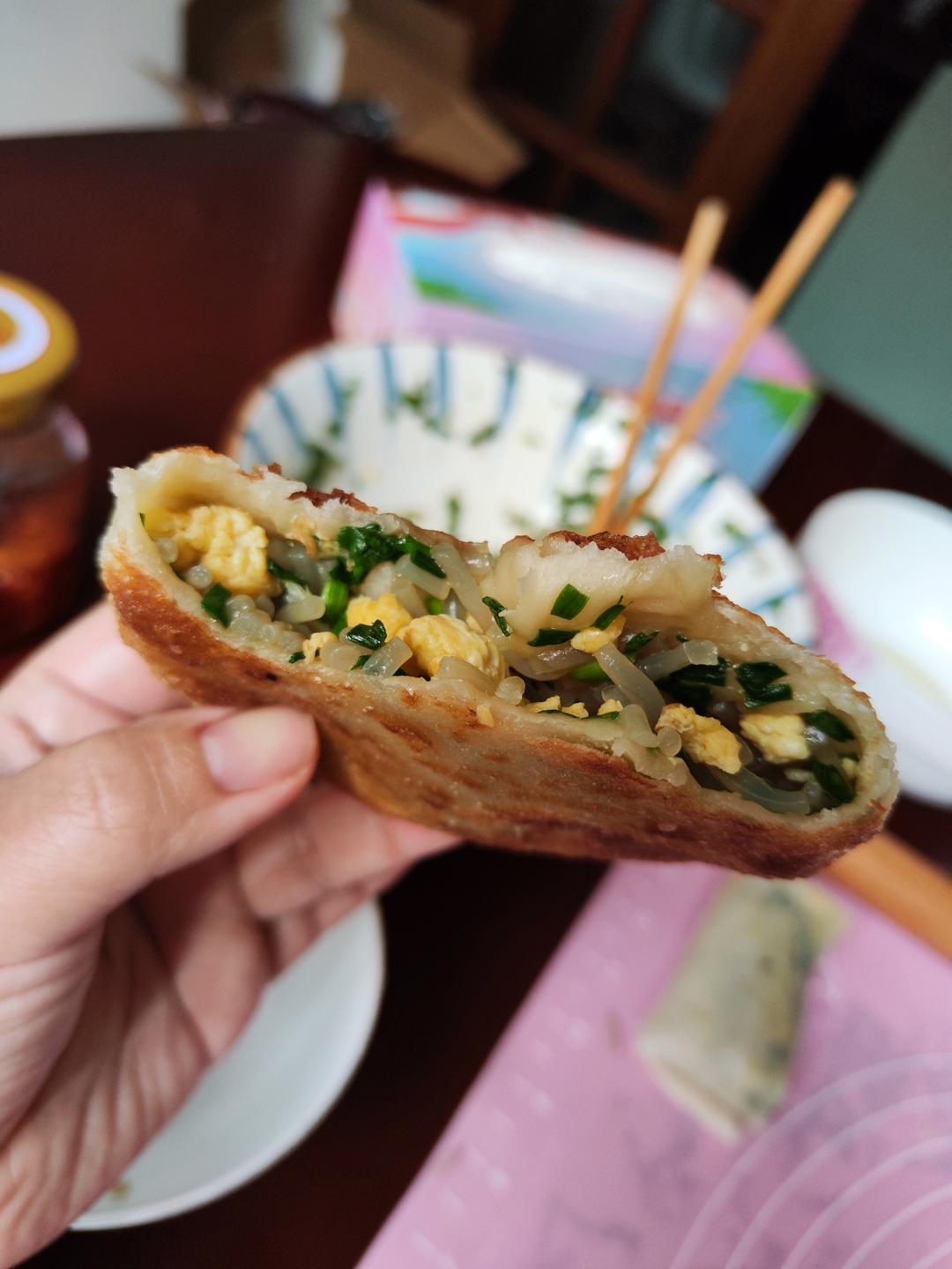 皮薄馅大～韭菜鸡蛋饼