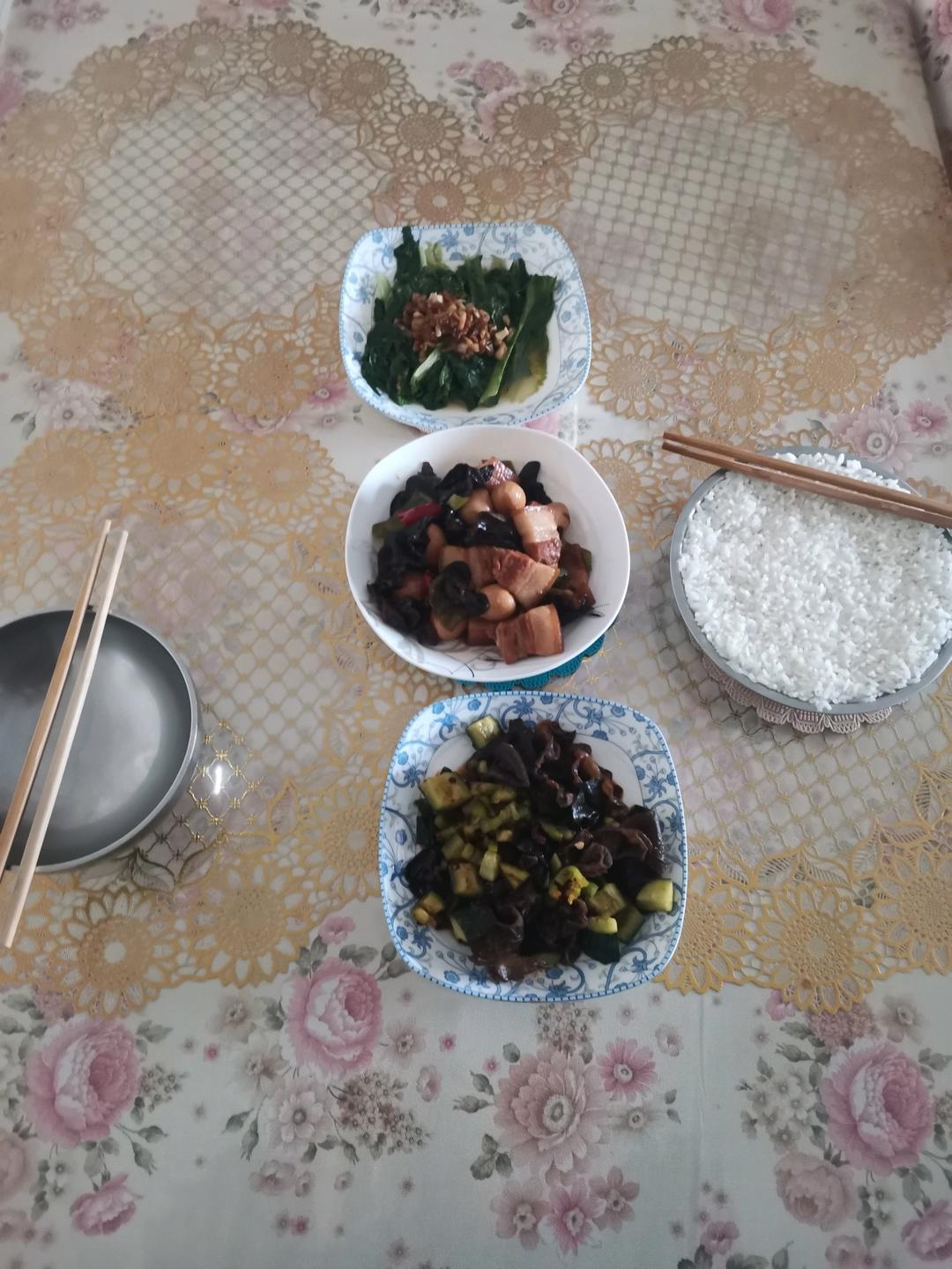 鹌鹑蛋红烧肉